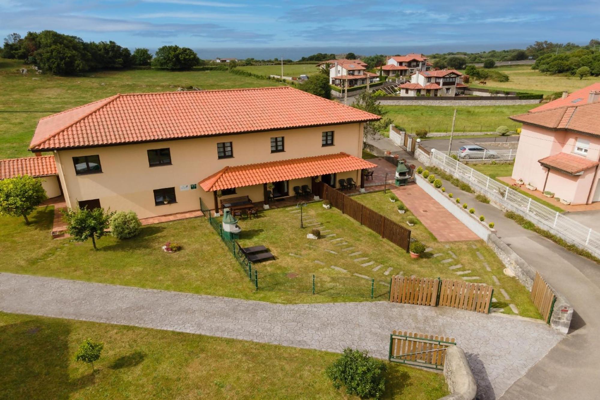 Apartamentos El Acebo Навес Экстерьер фото